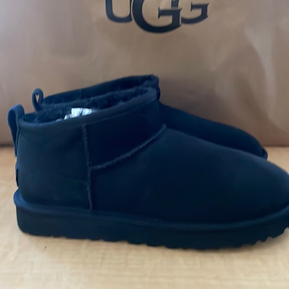 Ugg Women’s Classic Ultra Mini Boot - Picture 1 of 5